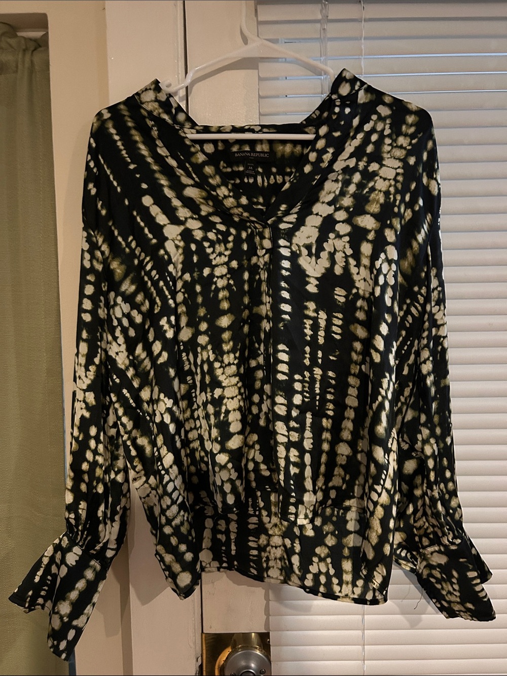 Banana Republic Green and Cream Tie-Dye V-Neck Blouse